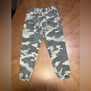 Aerie Camo Cargo Joggers Women’s Size Small